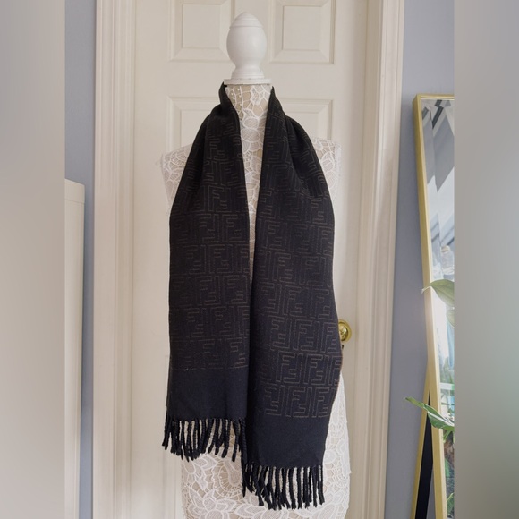 Sold❌Authentic Fendi Wool Scarf - Picture 7 of 15
